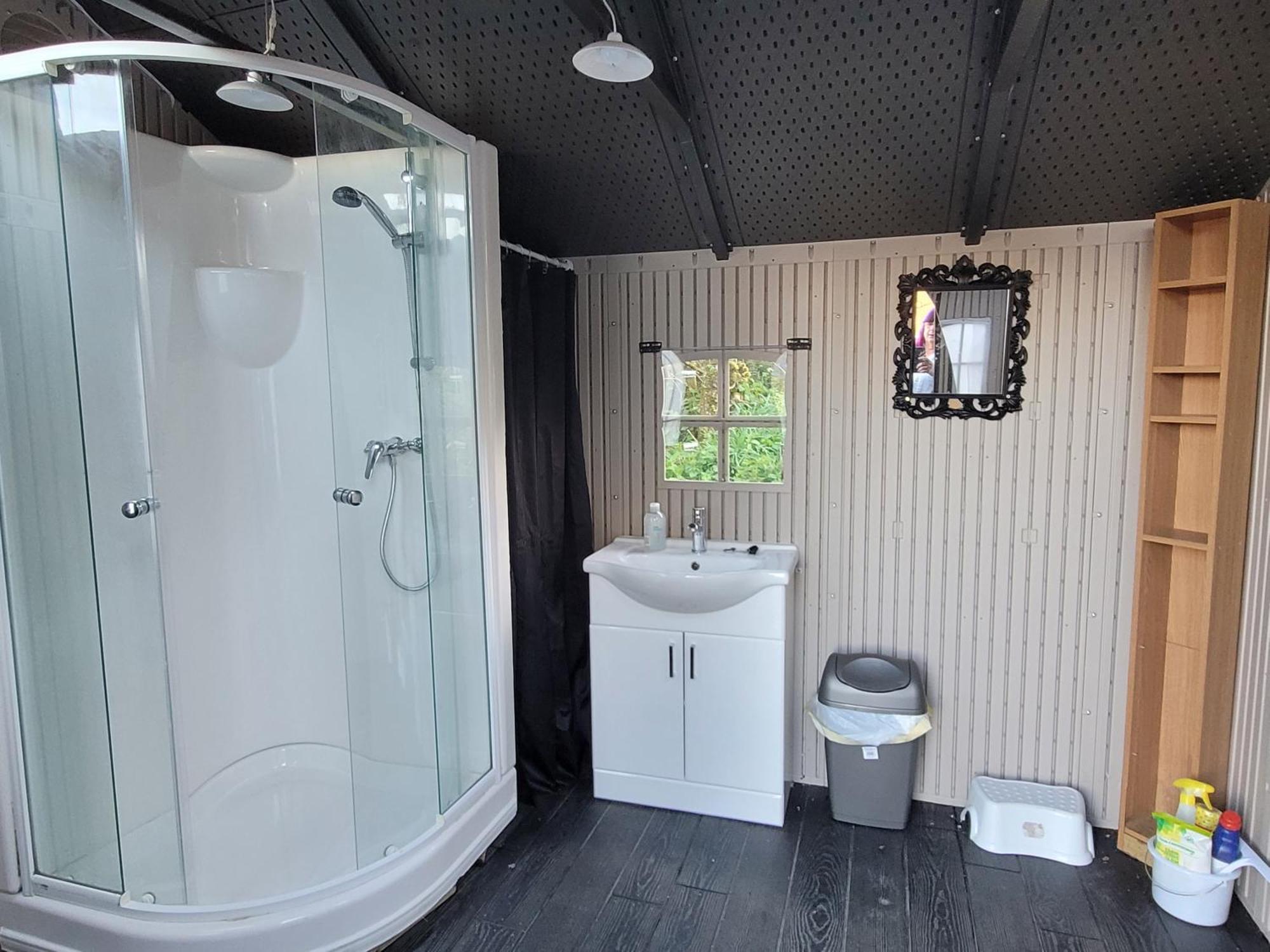 Budget Stay, In Lovely Private Setting With Rustic Charm, Log Burner, Fire Pit, Campers Kitchen & Eco Loo No Bedding Supplied Narberth Luaran gambar